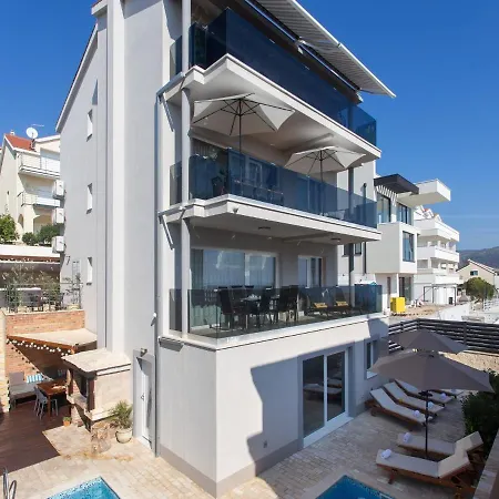 Aqua Apartment